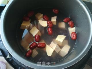 红豆黑米红枣粥的做法步骤：2