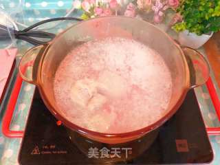 【宝宝辅食】胡萝卜山药排骨汤的做法步骤：5