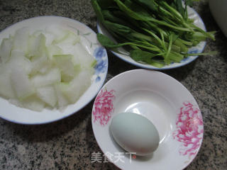 咸鸭蛋鸡毛菜冬瓜汤的做法步骤：1