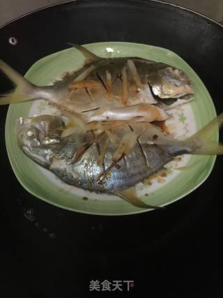 清蒸金鲳鱼的做法步骤：7