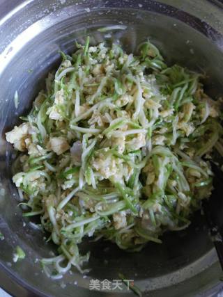 虾仁茭瓜鸡蛋饺的做法步骤：3