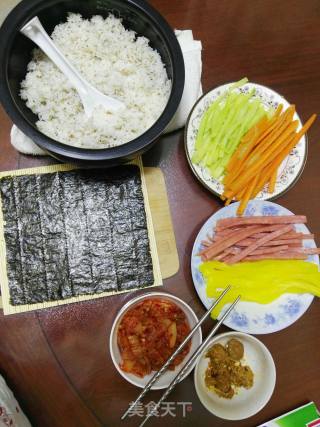 紫菜包饭升级版的做法步骤：1