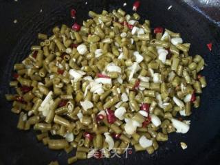 蒜香酸豆角的做法步骤：7