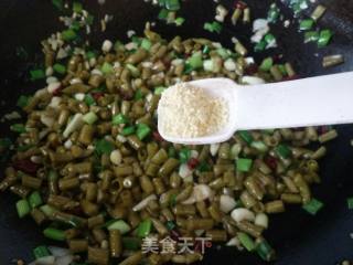 蒜香酸豆角的做法步骤：9