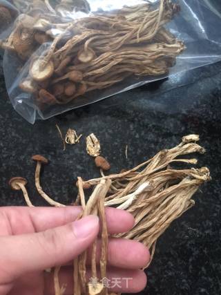 茶树菇排骨汤的做法步骤：3