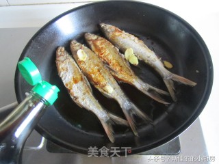 豆米酱烧鱼的做法步骤：4