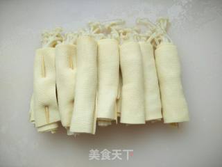 豆皮卷金针菇的做法步骤：5