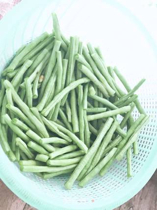 酱香长豆角的做法步骤：2