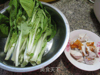 咸鸭蛋炒小白菜的做法步骤：1