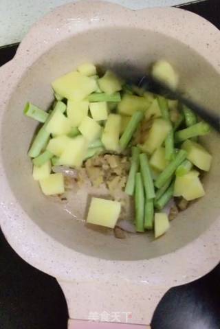 豆角焖土豆的做法步骤：4