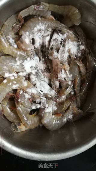 椒盐虾＼孩子吃的停不下来的????的做法步骤：2