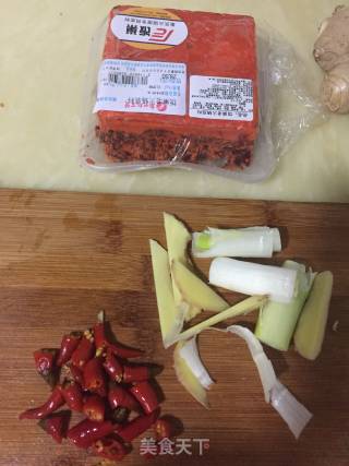 水煮毛血旺的做法步骤：1