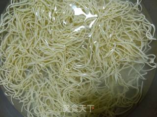 凉拌干丝的做法步骤：1