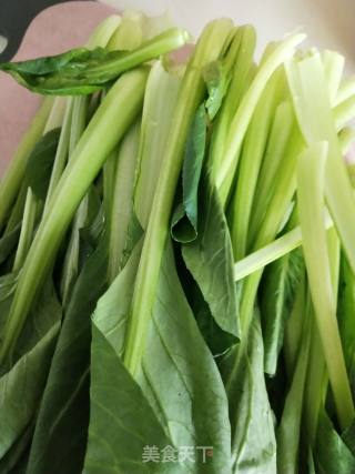 香菇炒油菜的做法步骤：1