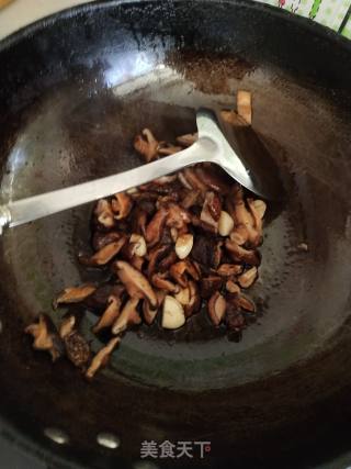 香菇炒油菜的做法步骤：6