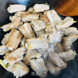 土豆烧排骨的做法步骤：4