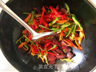 红椒炒牛肉的做法步骤：5
