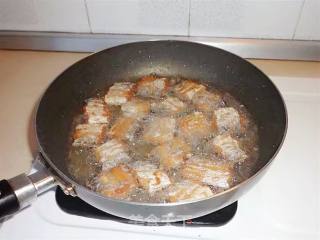 油炸带鱼的做法步骤：4