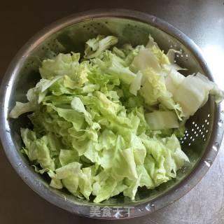 白菜炒木耳的做法步骤：2