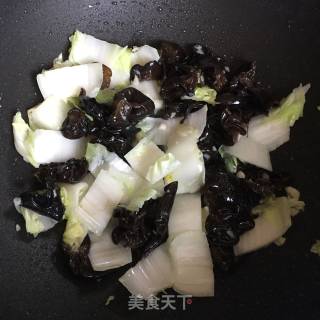 白菜炒木耳的做法步骤：7