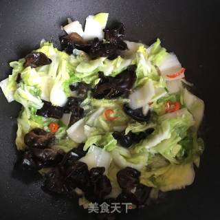 白菜炒木耳的做法步骤：8