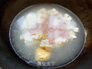 白菜火腿豆腐汤的做法步骤：7