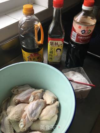 空气炸锅蜜汁鸡翅的做法步骤：1
