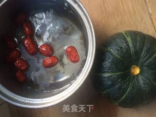 银耳红枣南瓜盅的做法步骤：1