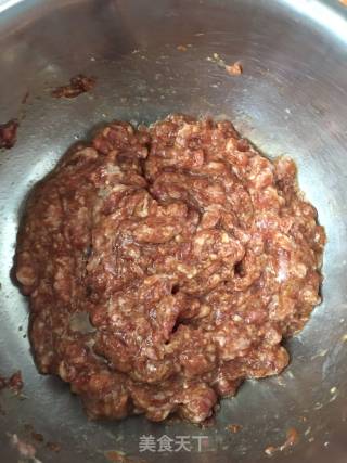 猪肉虾仁韭菜水饺的做法步骤：3