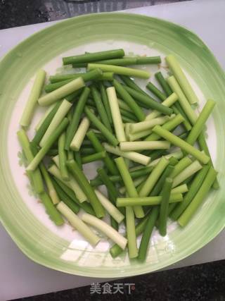 蒜苔炒肉的做法步骤：1