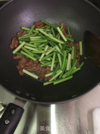 蒜苔炒肉的做法步骤：4