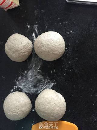 全麦黑芝麻吐司（不用揉出手膜的咸味吐司）的做法步骤：1
