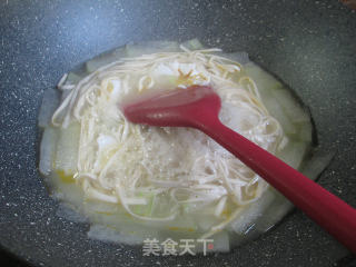 咸鸭蛋冬瓜汤面的做法步骤：3