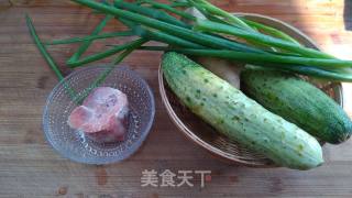 灯笼黄瓜的做法步骤：1