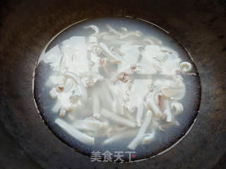 家常炒鱿鱼的做法步骤：3