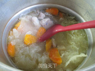 胡萝卜银耳排骨汤的做法步骤：6