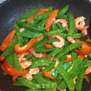 红椒荷兰豆烩虾仁的做法步骤：4