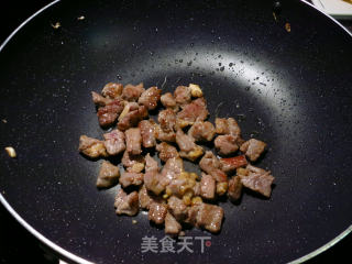 牛肉炒白菜花的做法步骤：3