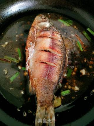 红烧鲫鱼的做法步骤：5