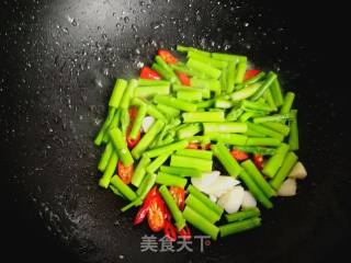 芦笋炒鸡蛋的做法步骤：8