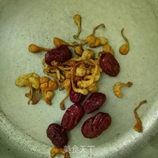 虫草花猪骨汤的做法步骤：1