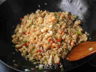沙茶酱海鲜炒饭的做法步骤：9