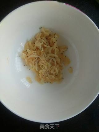 西葫芦炒虾皮鸡蛋的做法步骤：3