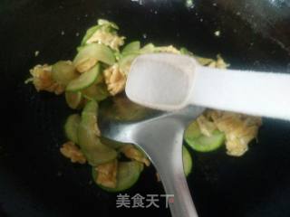 西葫芦炒虾皮鸡蛋的做法步骤：11