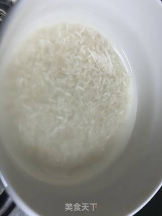 【兔子爱厨房】三文鱼西兰花拌饭～宝宝最爱（1岁以上）的做法步骤：1