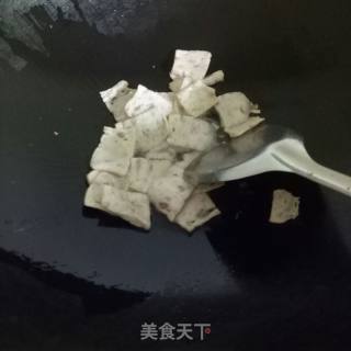 青椒炒肉卷的做法步骤：3