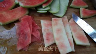 西瓜皮炒肉丝的做法步骤：1