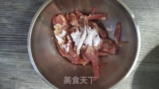 西瓜皮炒肉丝的做法步骤：4