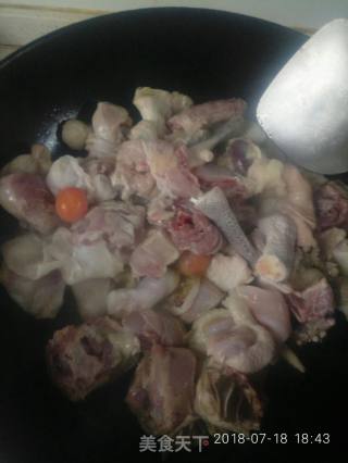 红烧老母鸡的做法步骤：1