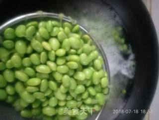 烧丝瓜青豆的做法步骤：1